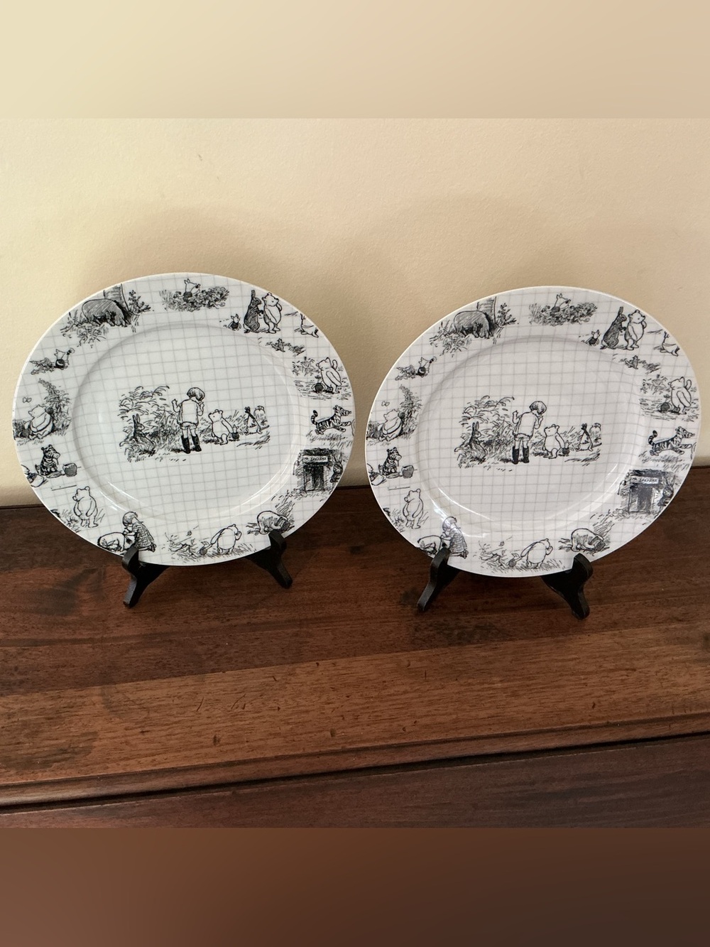 Set of 2 Disney Winnie the Pooh Sketch Dinner Plates